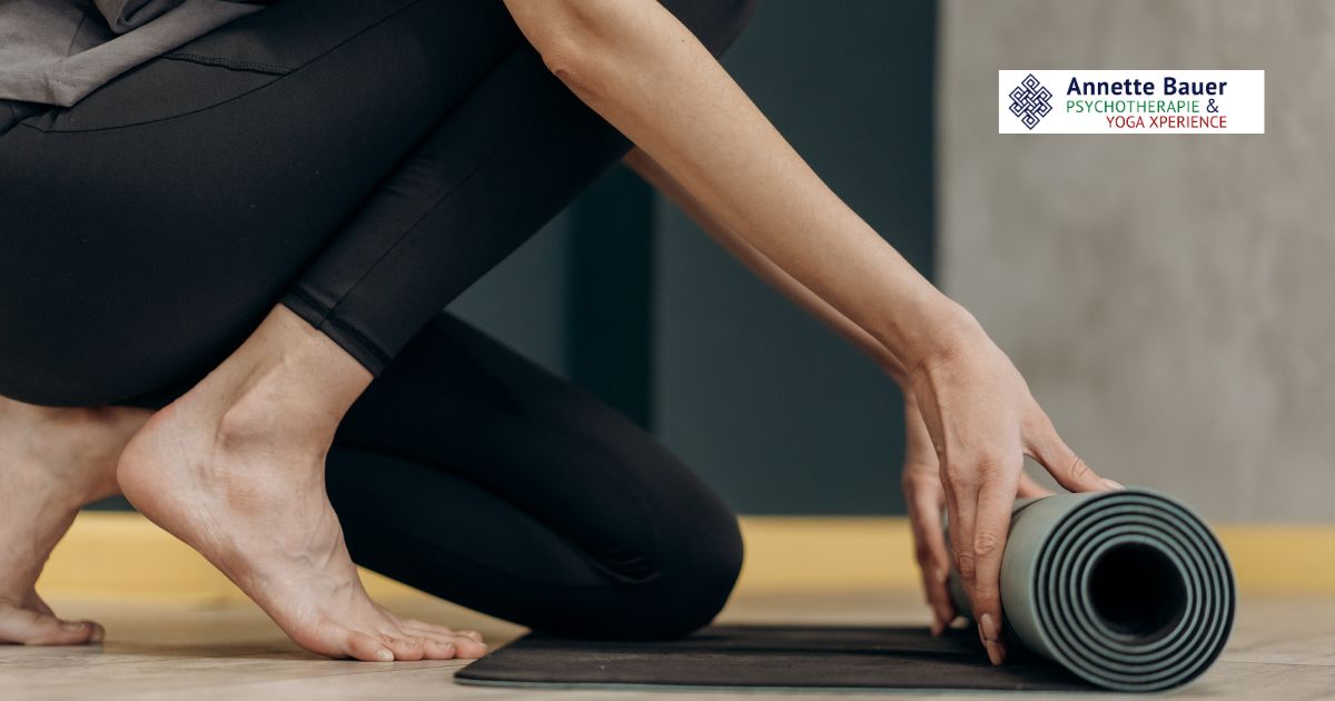 Matte, Yoga, Frau, Von der (Yoga)Matte zur Therapie Annette Bauer Heilpraktikerin Psychotherapie