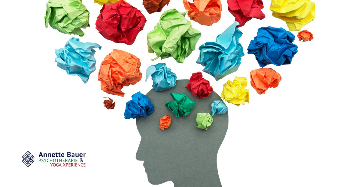 Papierknaeuel und Kopf, Selbstfürsorge bei Mental load Annette Bauer HP Psychotherapie