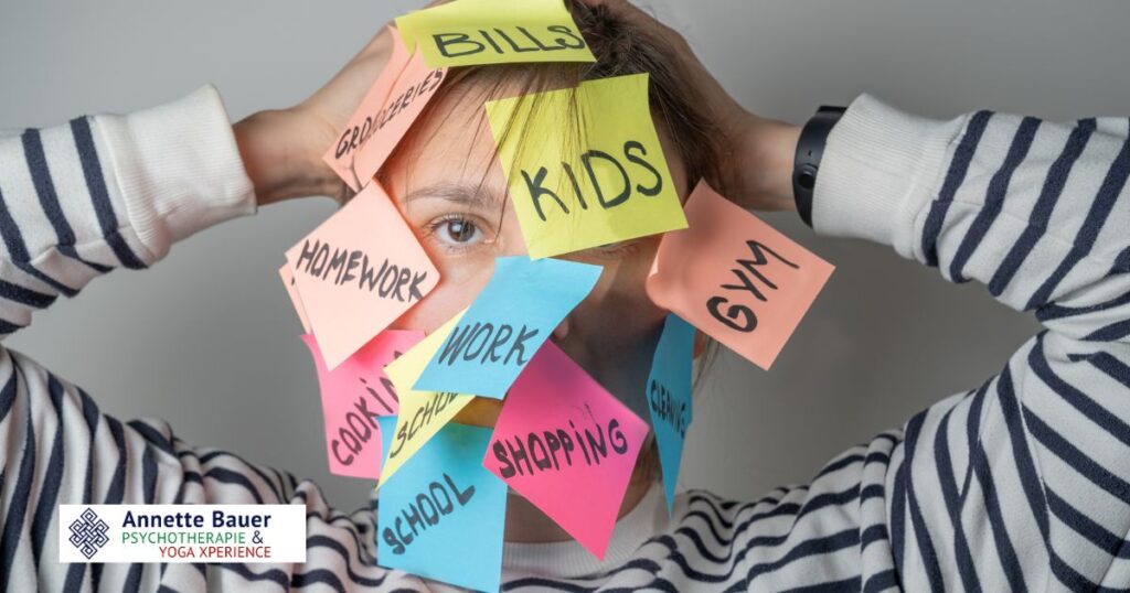 Frau, Post-its, Hände über dem Kopf, Mental load Annette Bauer HP Psychotherapie