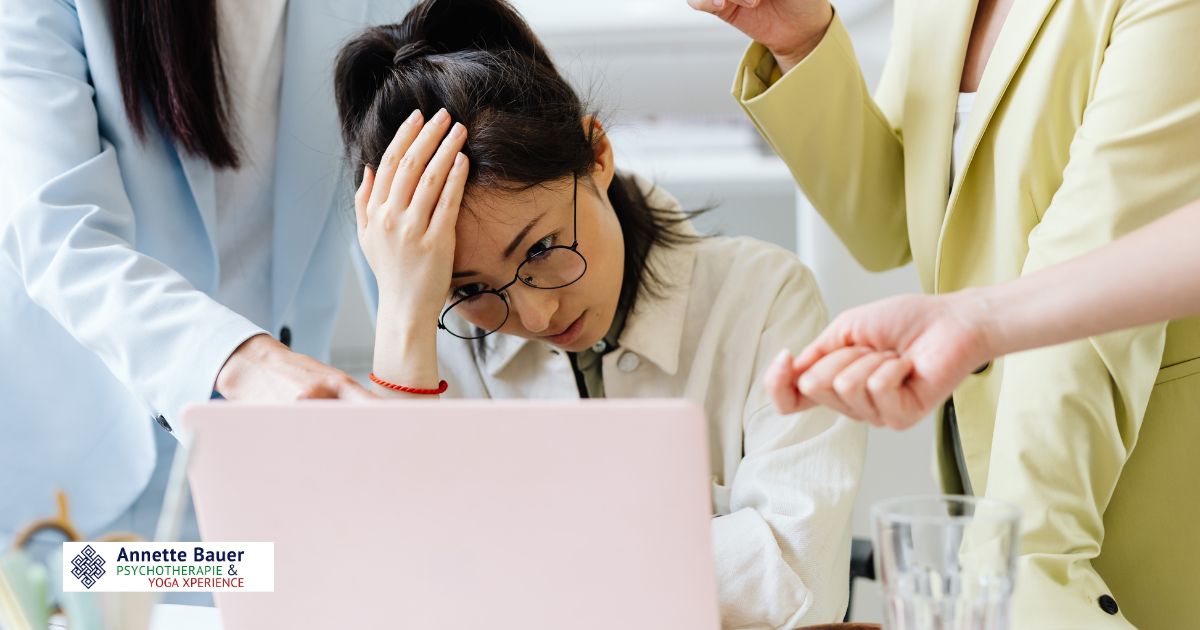 Frau Laptop Problem Lösung Abstand Annette Bauer HP Psychotherapie